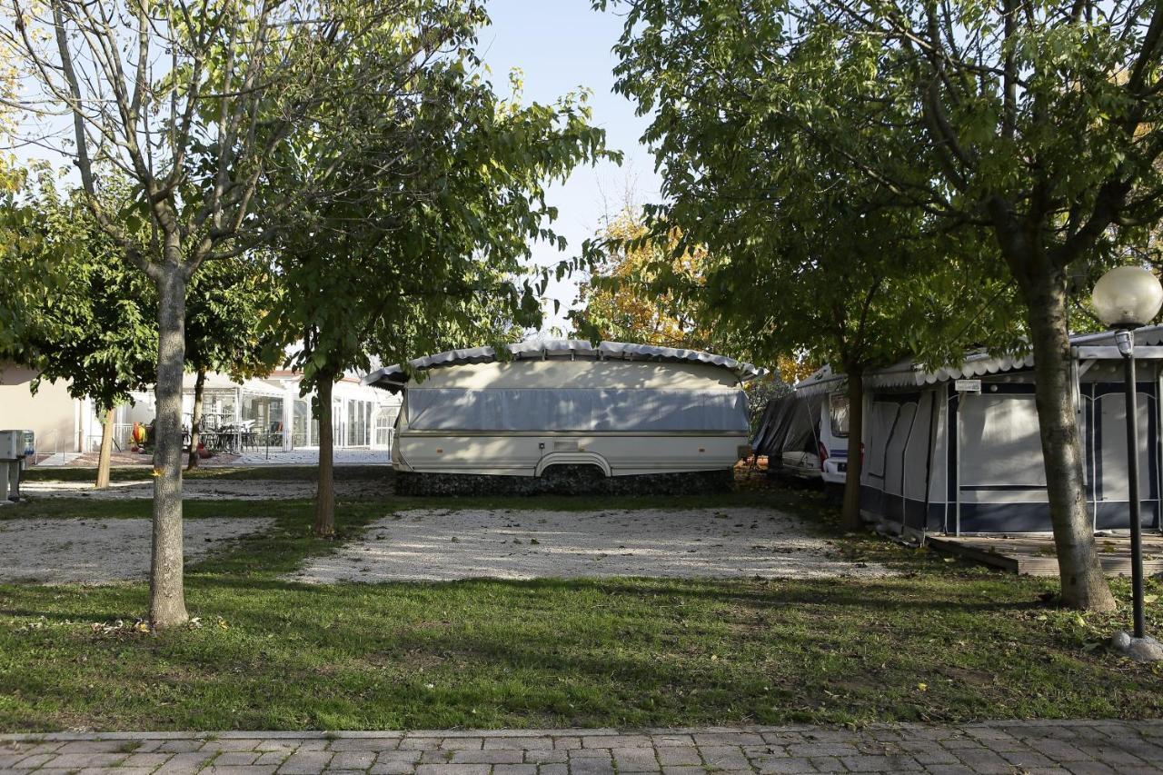 Camping Da Giovanni Пескьера-дель-Гарда Экстерьер фото